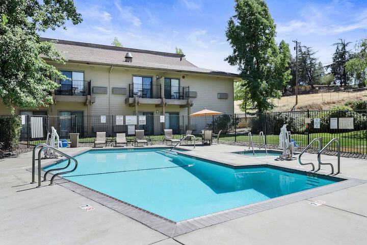 Pool 4 of 63