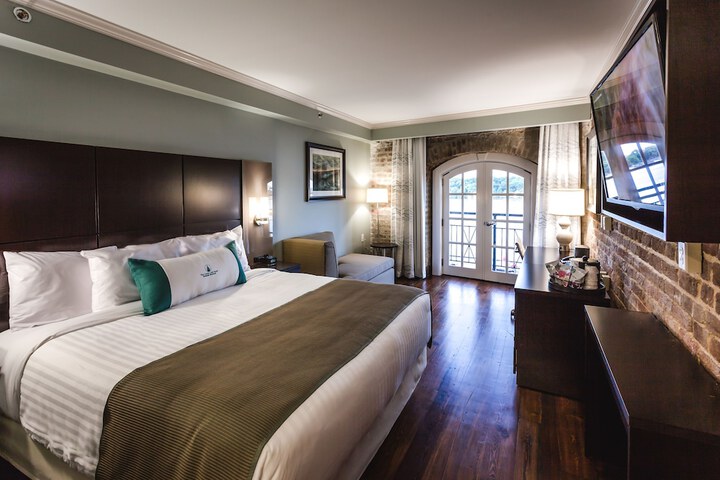 Room 27 of 37