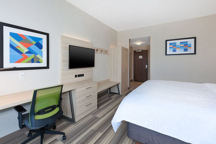Room 16 of 34