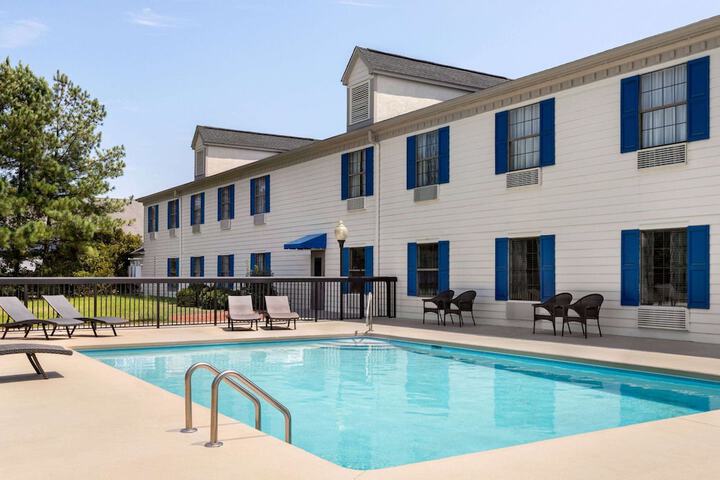 Days Inn by Wyndham Shallotte