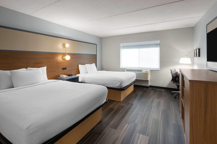 AmericInn by Wyndham Douglas / Saugatuck