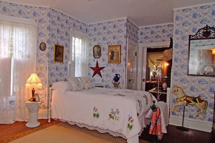 Room 21 of 38