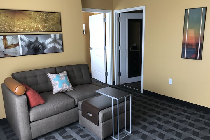 Room 32 of 69