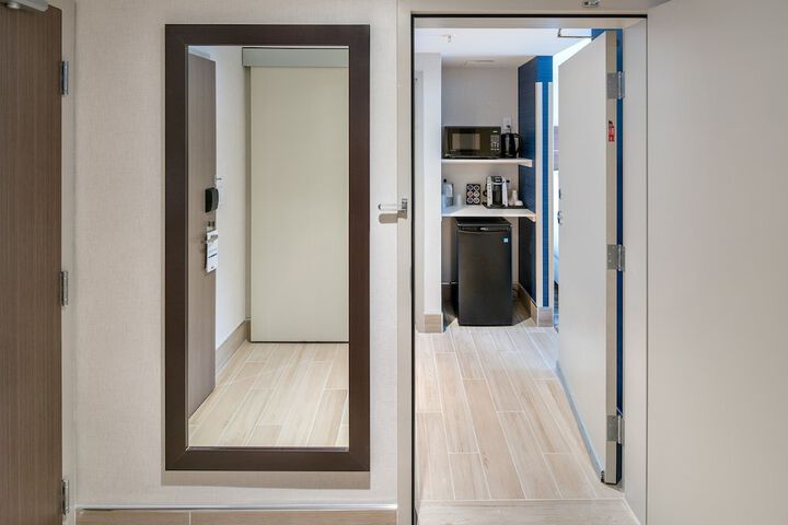 Room 12 of 40