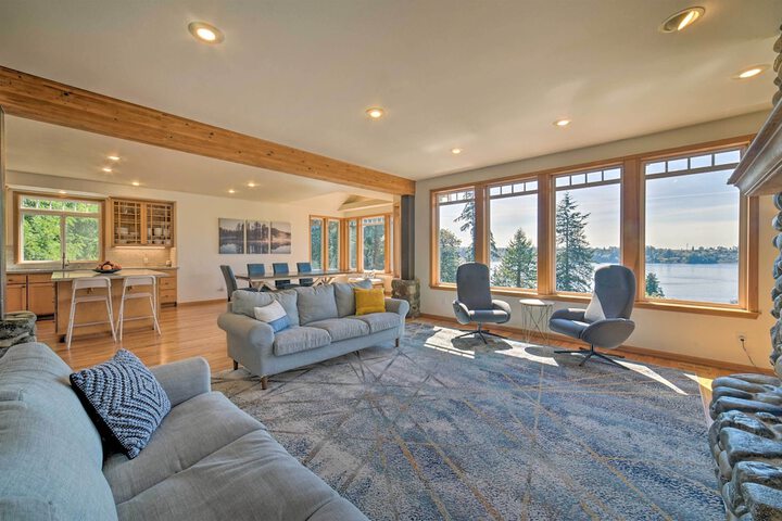 Spacious Lake Stevens Home w / Fire Pit Patio