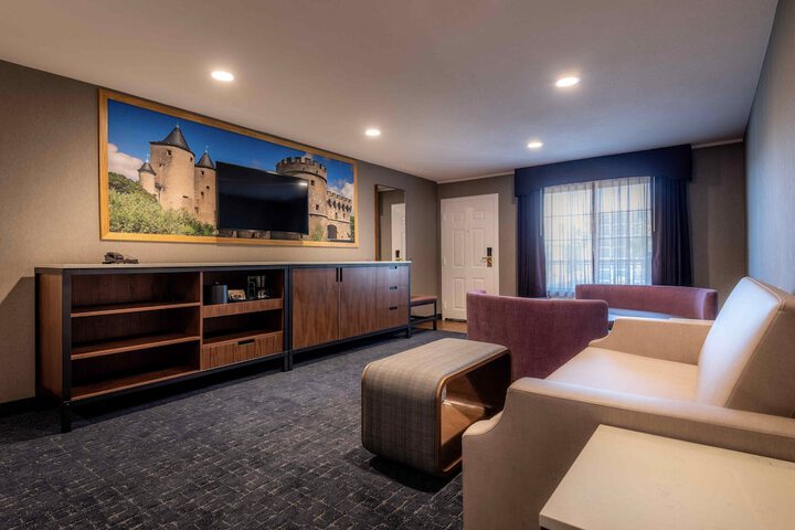 Room 22 of 38