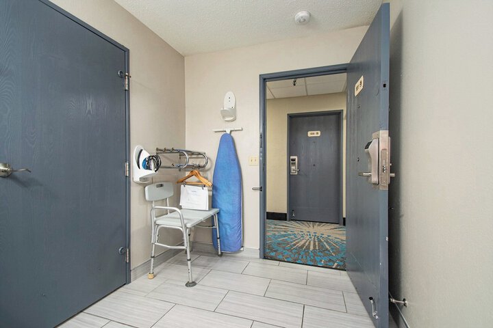 Days Inn & Suites by Wyndham Mt. Pleasant