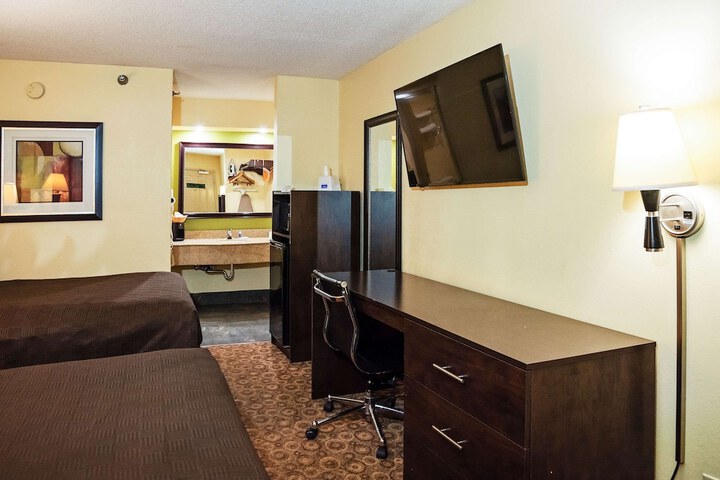 Room 9 of 22