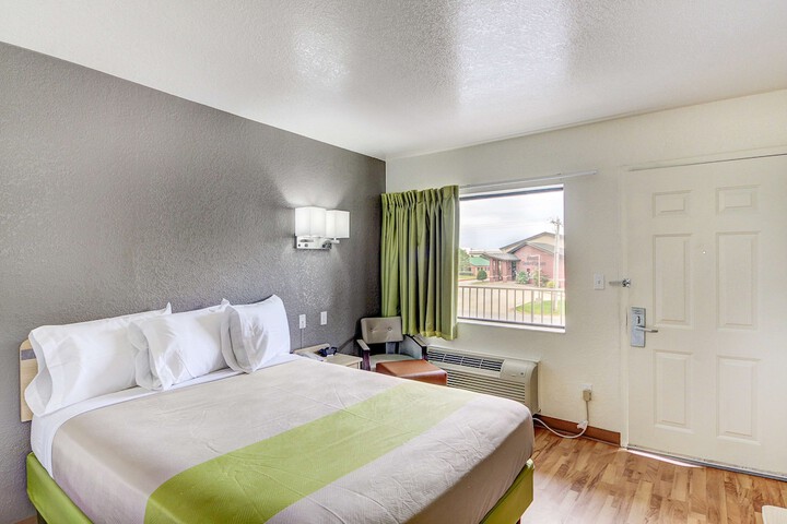 Room 9 of 24