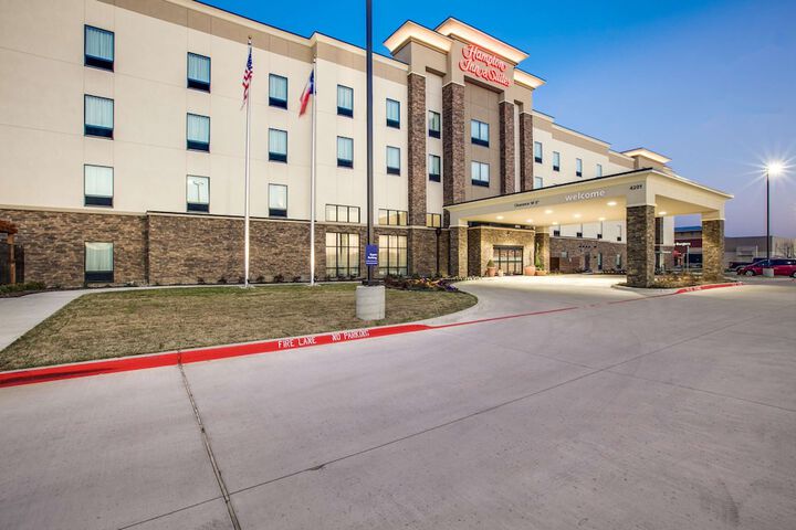 Hampton Inn & Suites Dallas / Ft. Worth Airport South