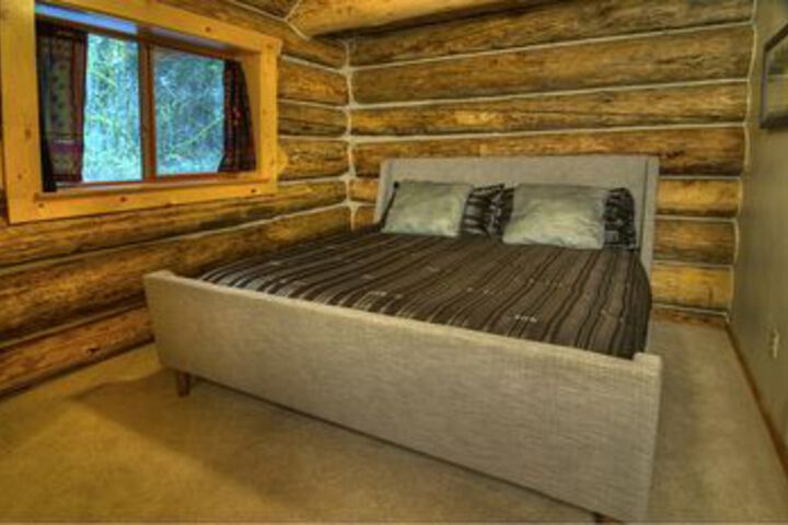 Tall Timbers Lodge Cabin with Hot Tub