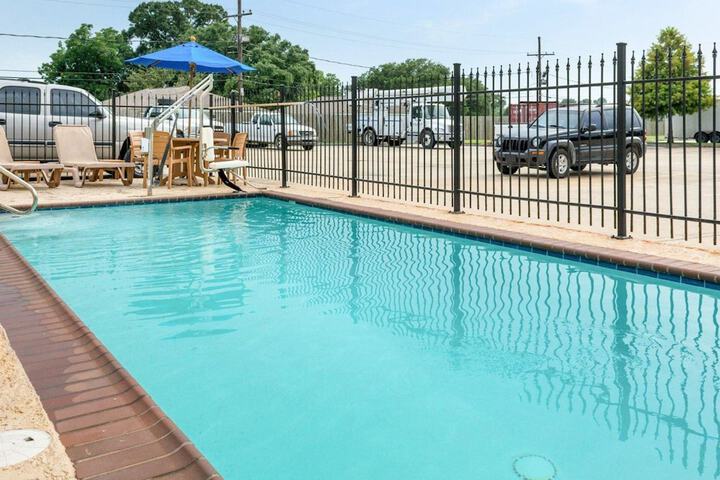 Pool 6 of 30