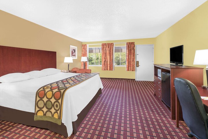 Room 14 of 24