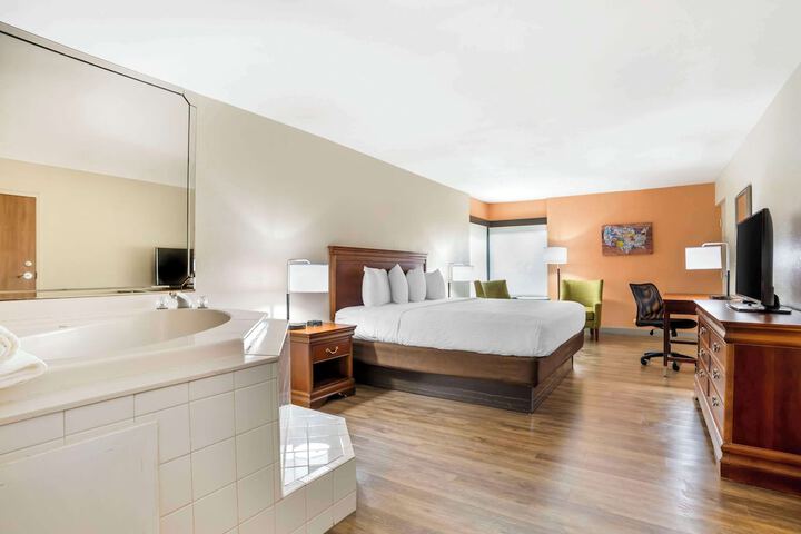 Room 28 of 40