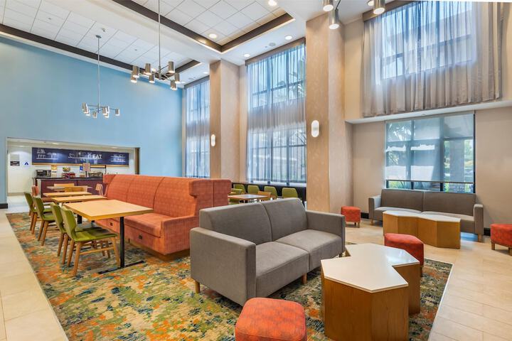 Hampton Inn & Suites Moreno Valley