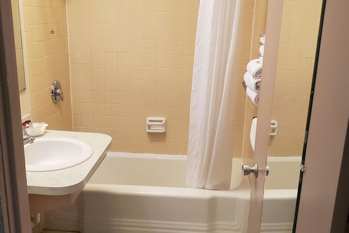 Richmond Inn & Suites