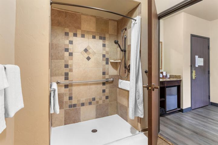 Best Western Plus Cimarron Hotel & Suites