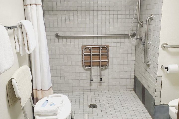 Blackstone Lodge & Suites