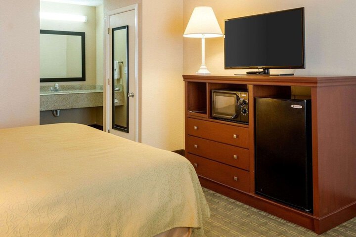 Room 11 of 25