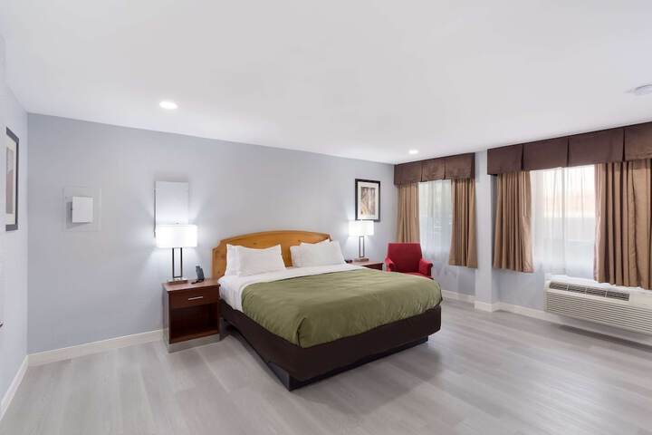 Room 32 of 37
