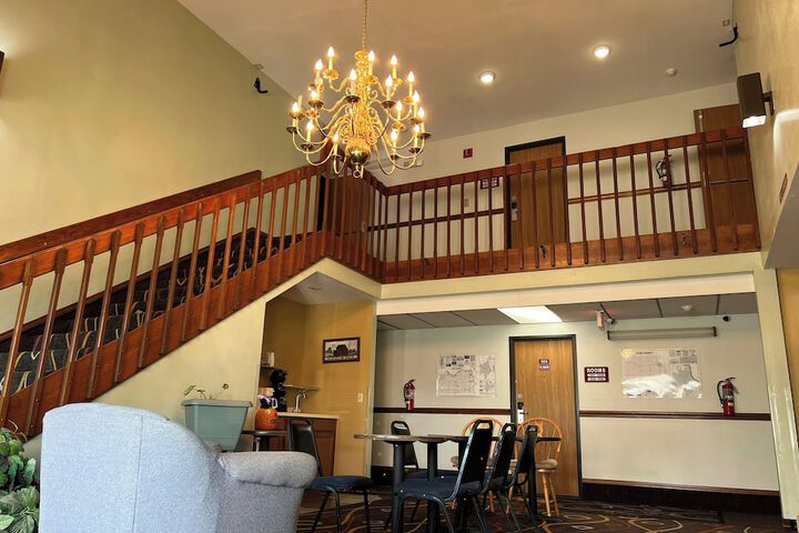 Deluxe Inn