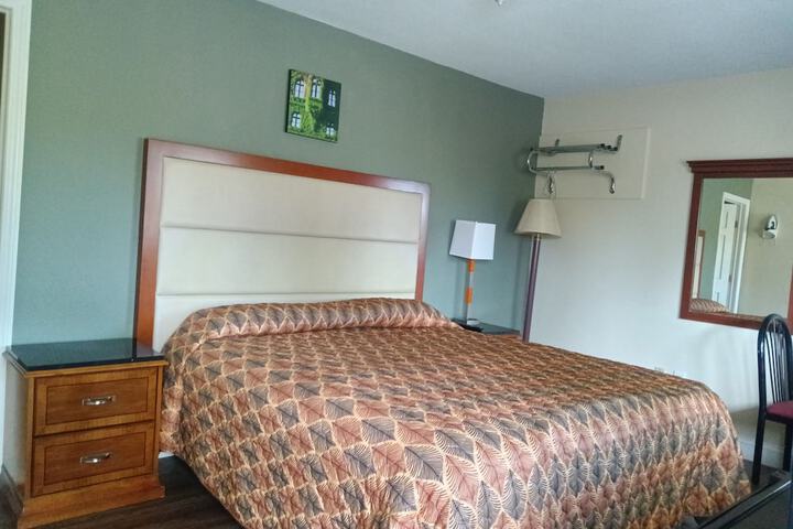 Room 4 of 7