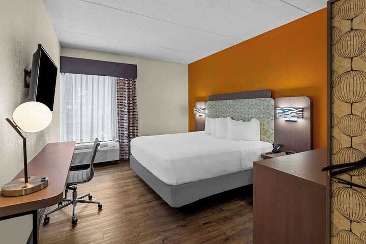 Room 32 of 42