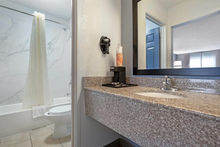 Quality Inn & Suites near Lake Eufaula
