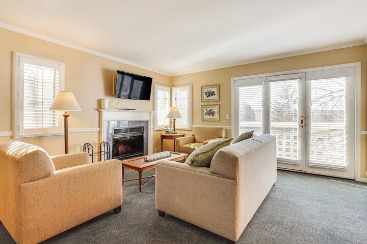 1 Mi to Mohegan Sun: Studio w / Golf Course Views
