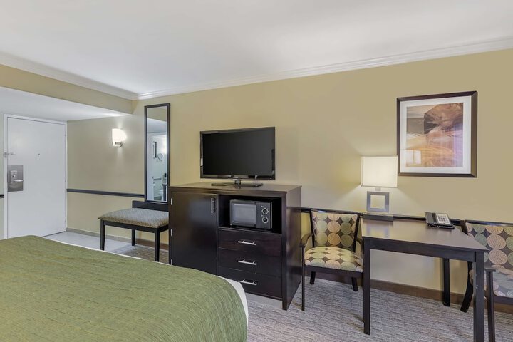Room 11 of 34