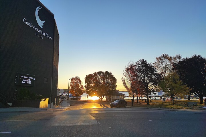 Confederation Place - Hotel