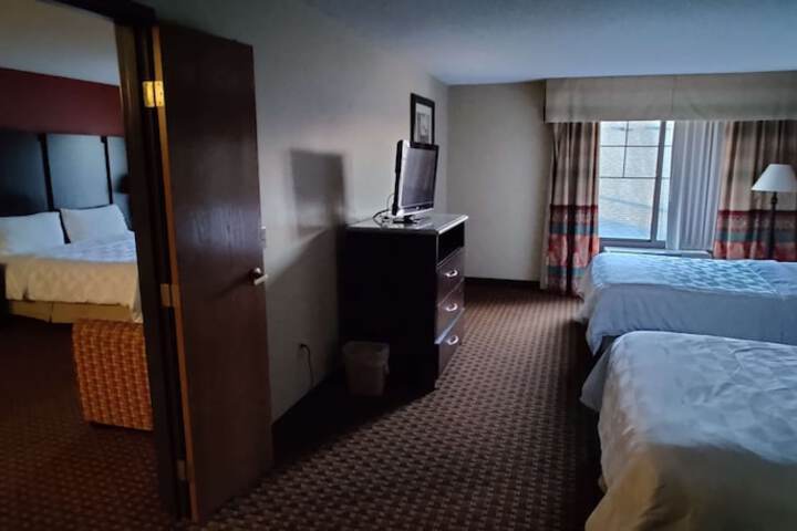 Room 5 of 12