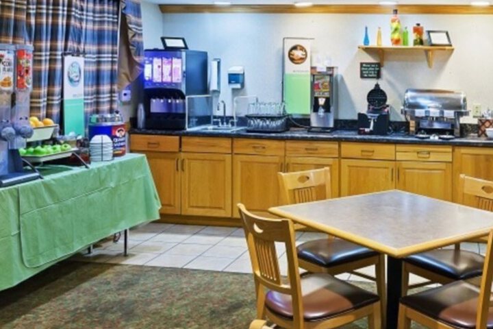 COUNTRY INN AND SUITES BY RADISSON AUST