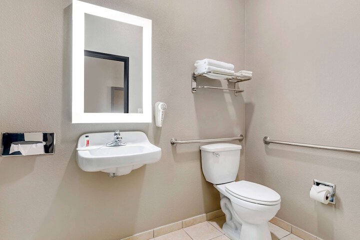 Room 9 of 25