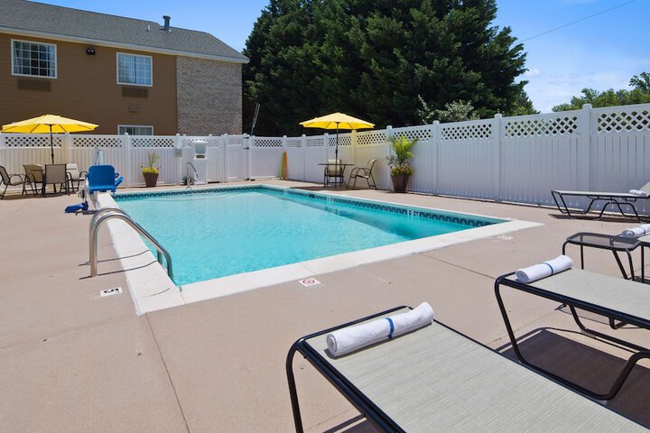Pool 2 of 15