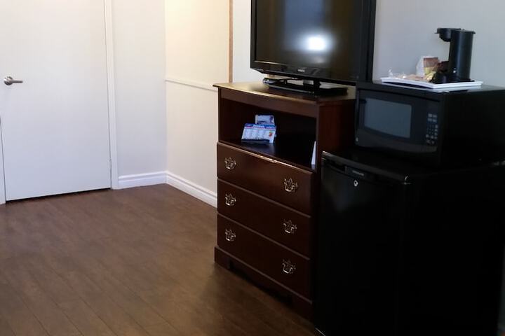 Room 13 of 37