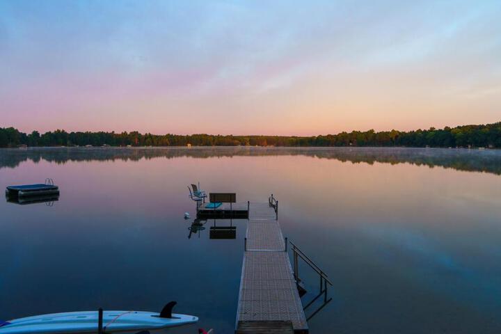 Lakefront Home 4 Bedroom 4 Bath Sleeps 12