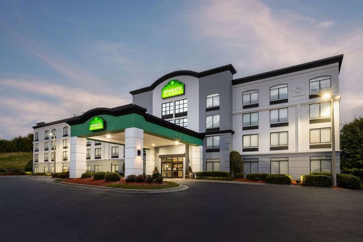 Wingate by Wyndham Charlotte Speedway / Concord