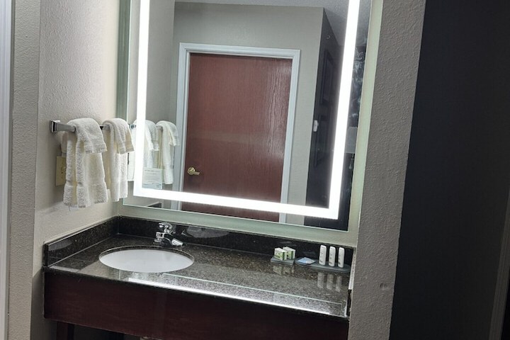 Room 9 of 35