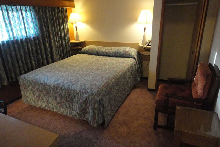 Room 28 of 32
