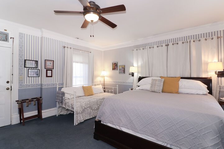Room 12 of 35