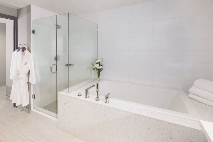 Sheraton Vancouver Guildford Hotel