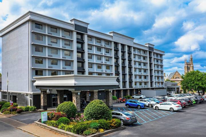 Holiday Inn Niagara Falls State Park Entry by IHG