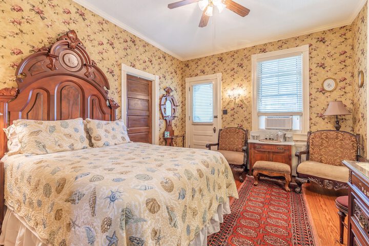 Room 33 of 38