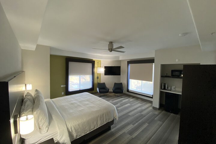 Room 27 of 78