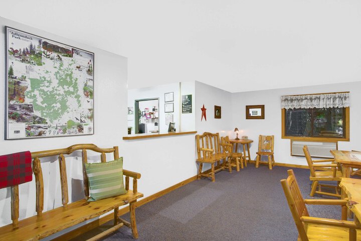 Super 8 by Wyndham Lake George / Warrensburg Area