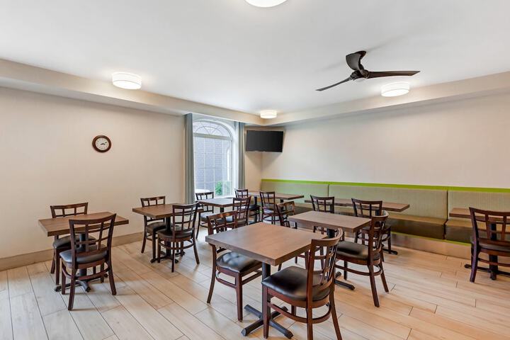 Quality Inn and Suites Oakville-Mississauga