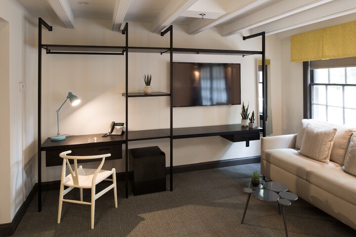 Room 70 of 99