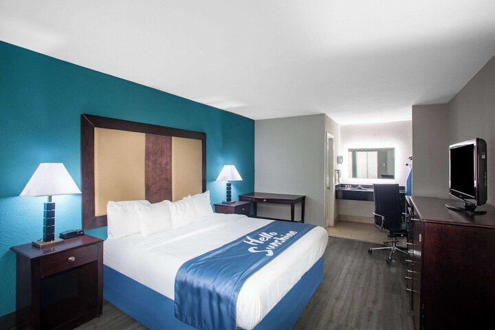 Room 13 of 20