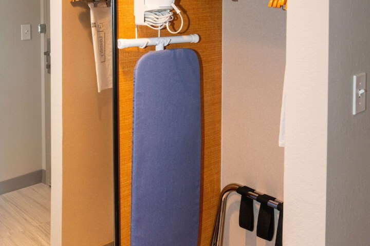Room 33 of 52